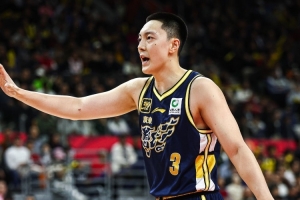 胡明轩：若常规赛取得较好的排名 季后赛的压力和状态或会不一样