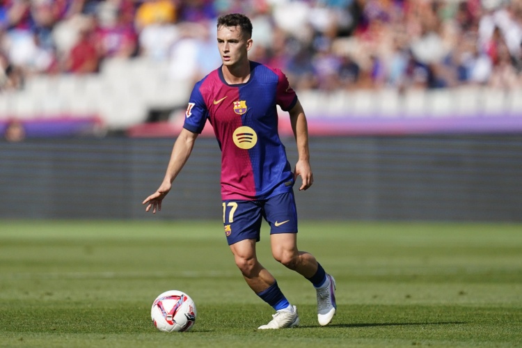 im电竞-多家俱乐部关注卡萨多，球员倾向留队竞争位置，巴萨未来几日安排面谈